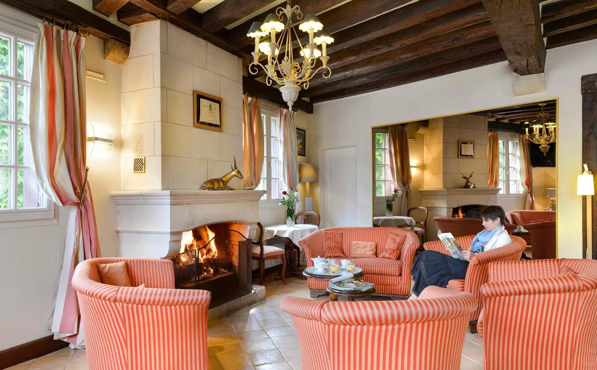 Logis Auberge Du Centre Chitenay Екстер'єр фото