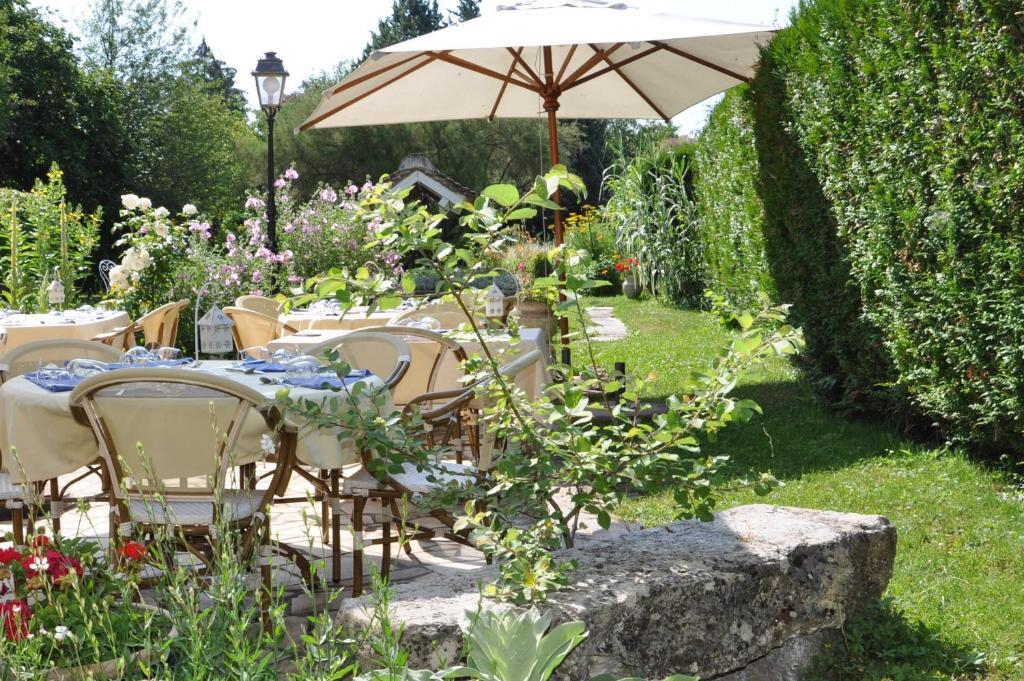 Logis Auberge Du Centre Chitenay Екстер'єр фото